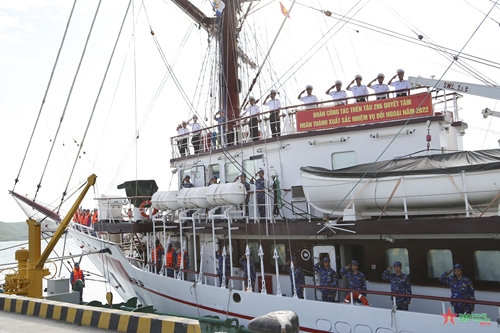 Tàu 286-Lê Quý Đôn rời Nha Trang đi thăm Malaysia